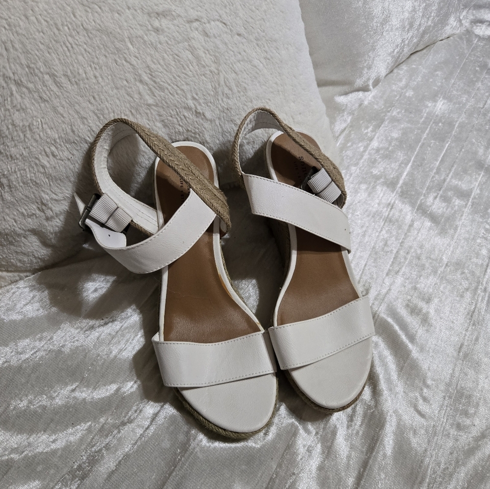 Kohl's White Espadrille Sandals Size 7 1/2 EUC Worn Once!!